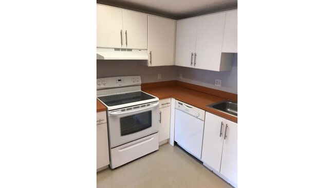 Building Photo - 3410 Coral Wy