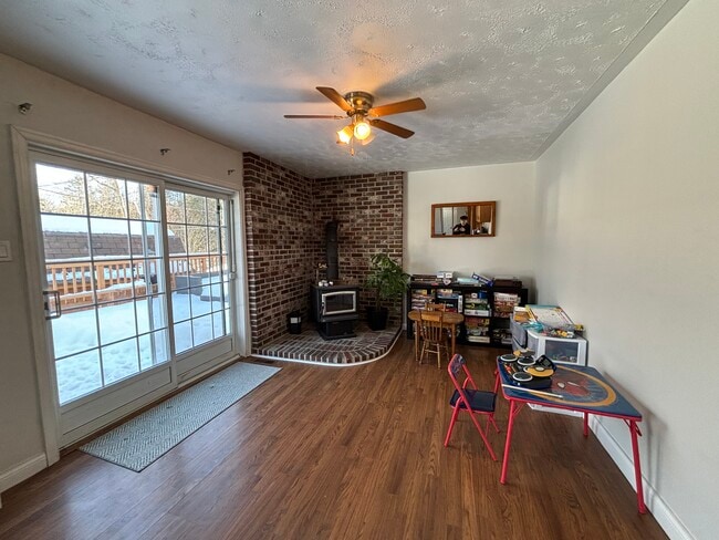 Building Photo - House for Rent