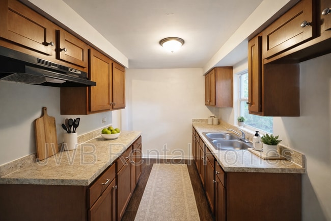 Building Photo - 355 Sonora Dr