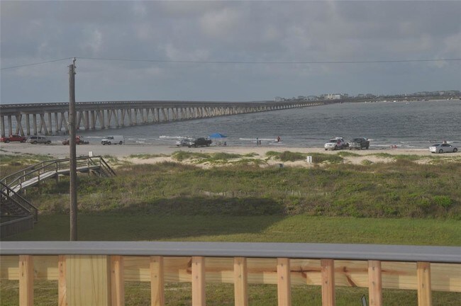 Foto del edificio - 13225 Gulf Beach Dr