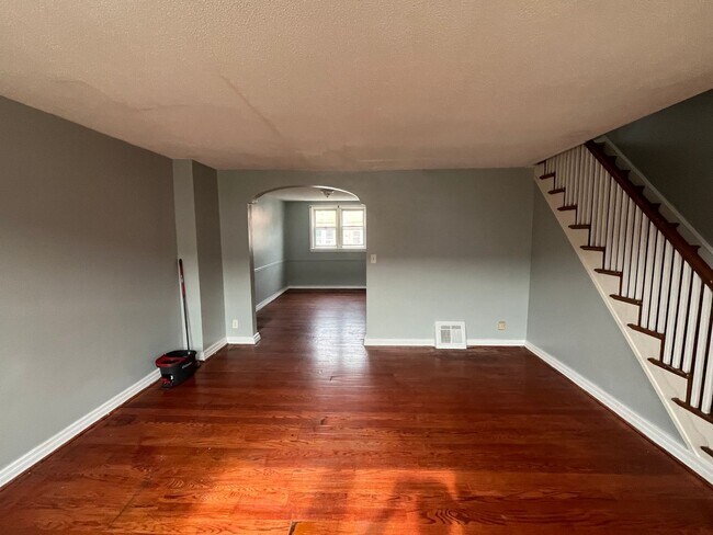 Photo - 6734 Sylvester St House