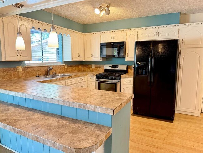 Building Photo - 6612 Crow Cir
