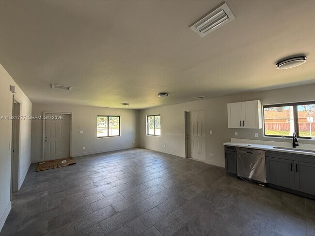 Foto del edificio - 2806 NW 9th Ct