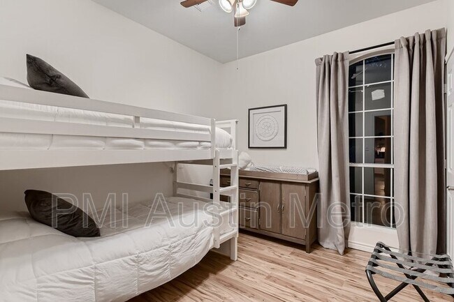 Foto del edificio - 2404 Waterfront Park Dr