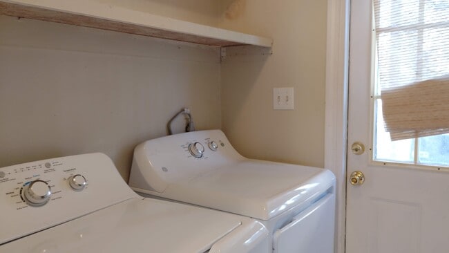 Foto del edificio - 502 Oak Circle Dr