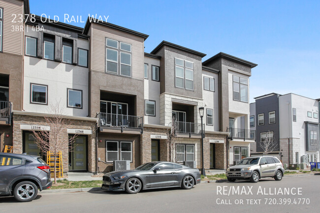 Building Photo - Stunning 4-story w/ rooftop deck townhome ...