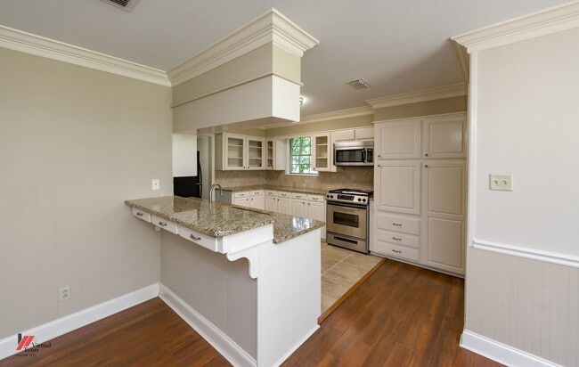 Building Photo - 656 Albemarle Dr