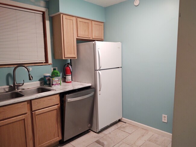 Foto del edificio - 2440 Cedarwood Ave