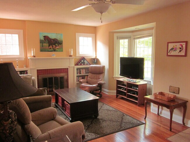 Building Photo - 442 Bauer Ave