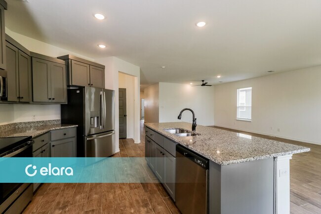 Building Photo - 2115 HORNBEAM ST