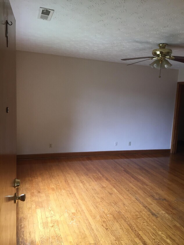 Building Photo - 630 6th St W