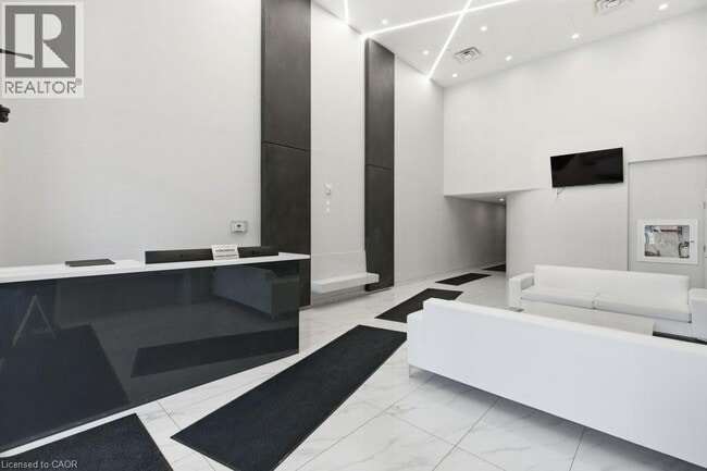 Building Photo - 15 Queen St S