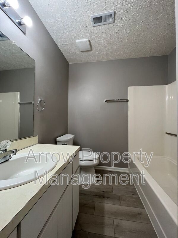 Foto del edificio - 4441 N 67th St