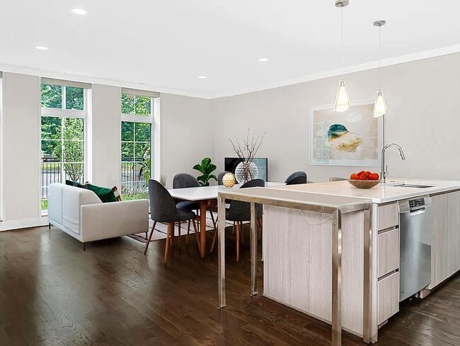Foto del edificio - 1320 W Lexington St