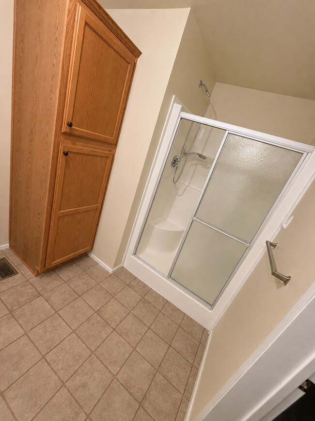Foto del edificio - 504 Pettycoat Ln