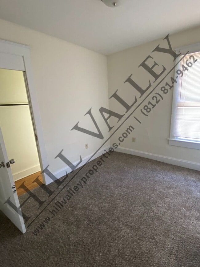 Building Photo - Two Bedroom, Walking Distance to Campus