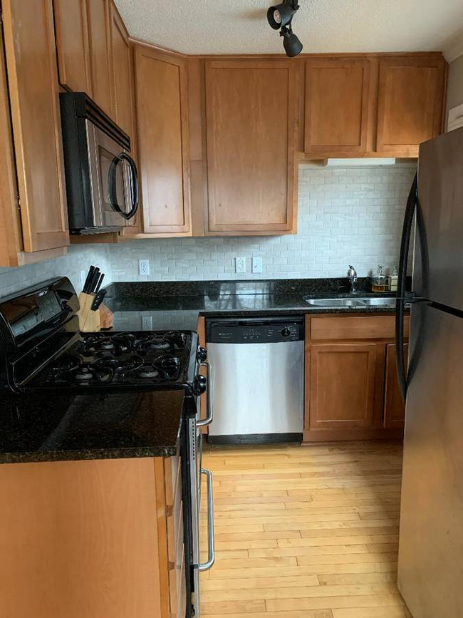 Kitchen Area - 440 Ridgewood Ave