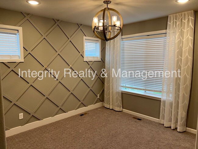 Building Photo - 1612 Castle Creek Cir