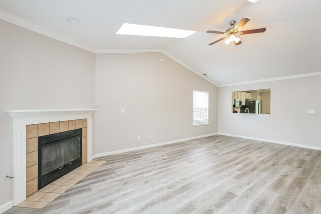 Foto del edificio - 1108 W Southport Rd