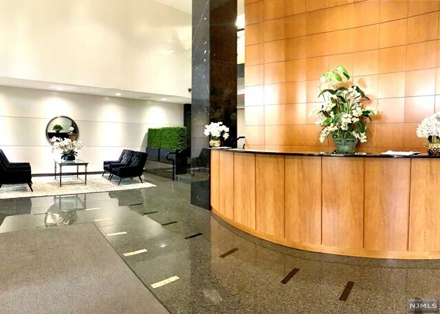 Foto del edificio - 1590 Anderson Ave