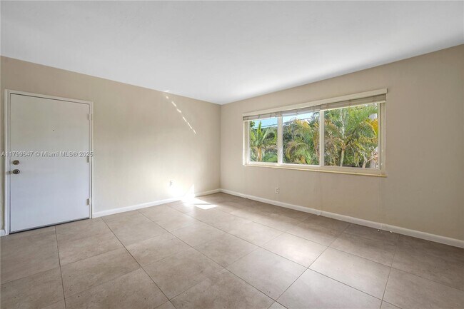 Foto del edificio - 930 SW 24th Ct