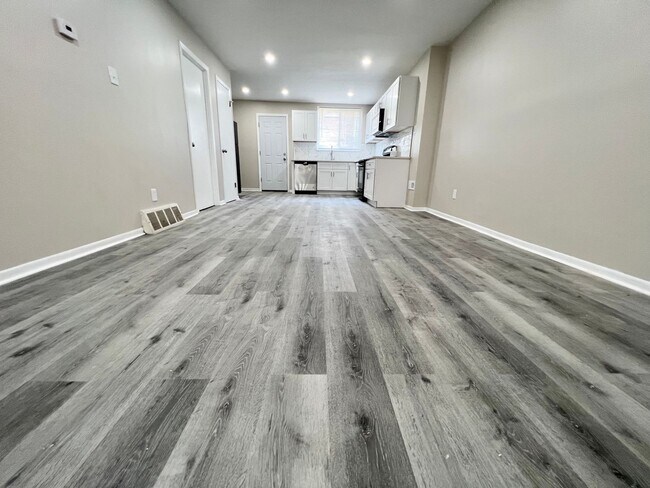 Foto del edificio - Lovely 3-Bedroom Townhouse in West Philade...