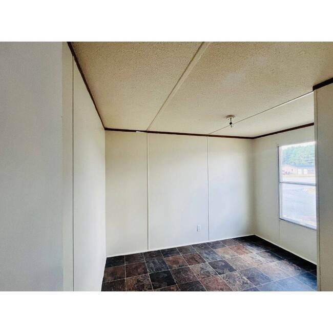 Building Photo - 301 Reid Ct