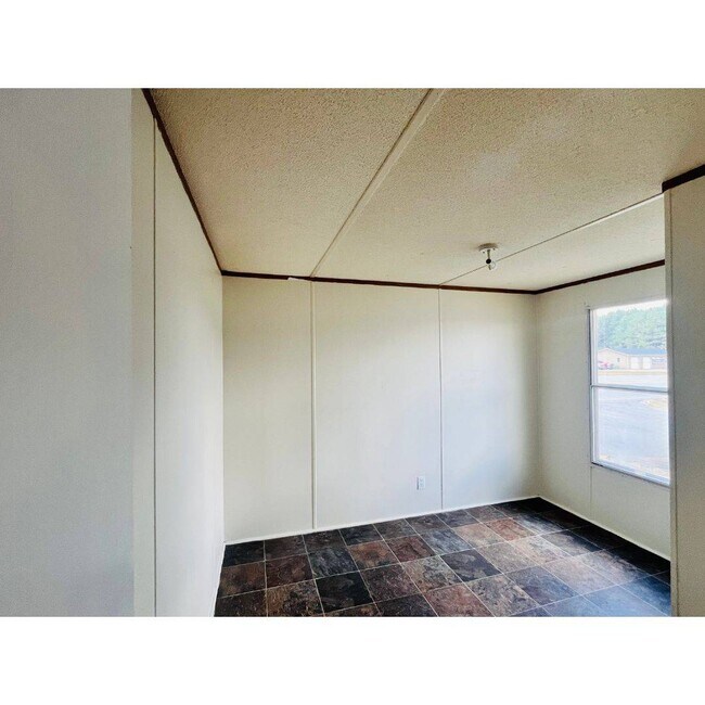 Foto del edificio - 301 Reid Ct