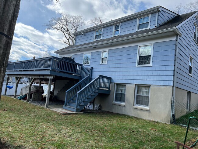 Building Photo - 458 Weaver St