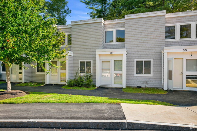 Building Photo - Lincoln Woods Apartments