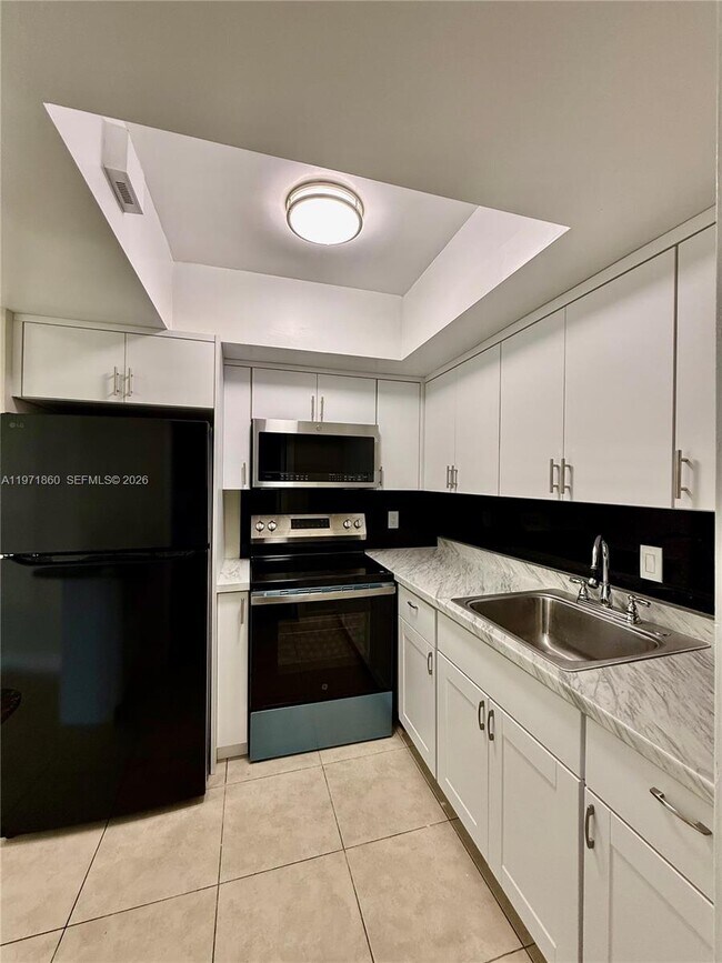 Photo - 900 NE 18th Ave Apartment