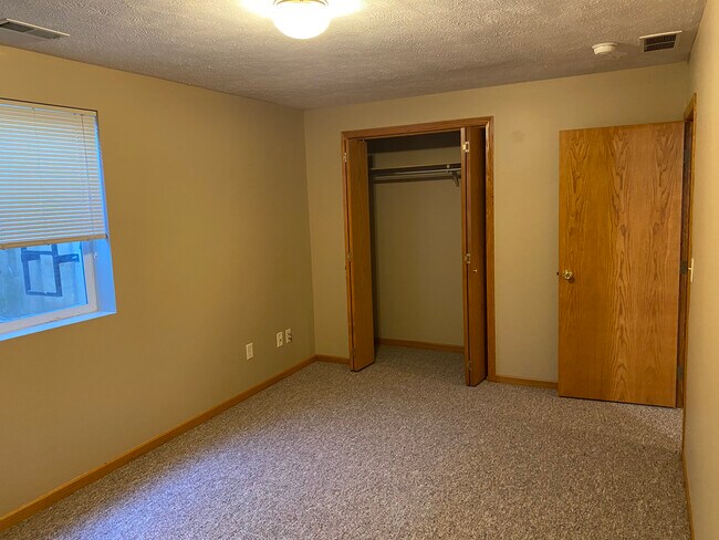 Habitación en el sótano - 1608 Ohio St