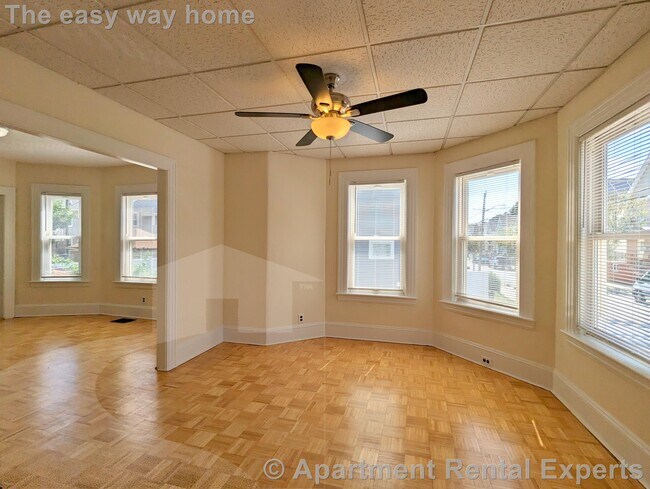 Building Photo - Everett 2 Bedroom