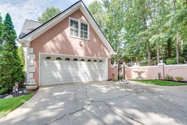 Building Photo - 1281 Lake Washington Dr NW