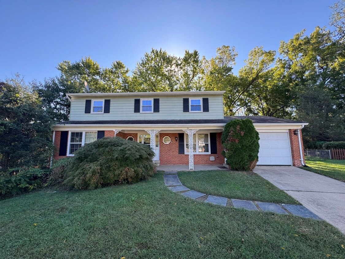 Spacious 4 Bed 2/2 Bath Home with Park-Lik... - Spacious 4 Bed 2/2 Bath Home with Park-Lik...