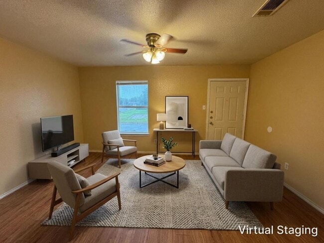 Building Photo - 1603 Cedarhill Dr