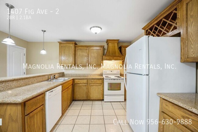 Building Photo - 1407 W Fig Ave