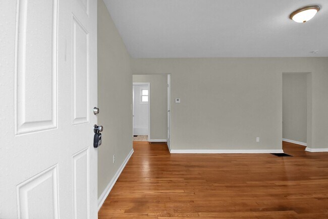 Foto del edificio - 2566 Atwood Terrace