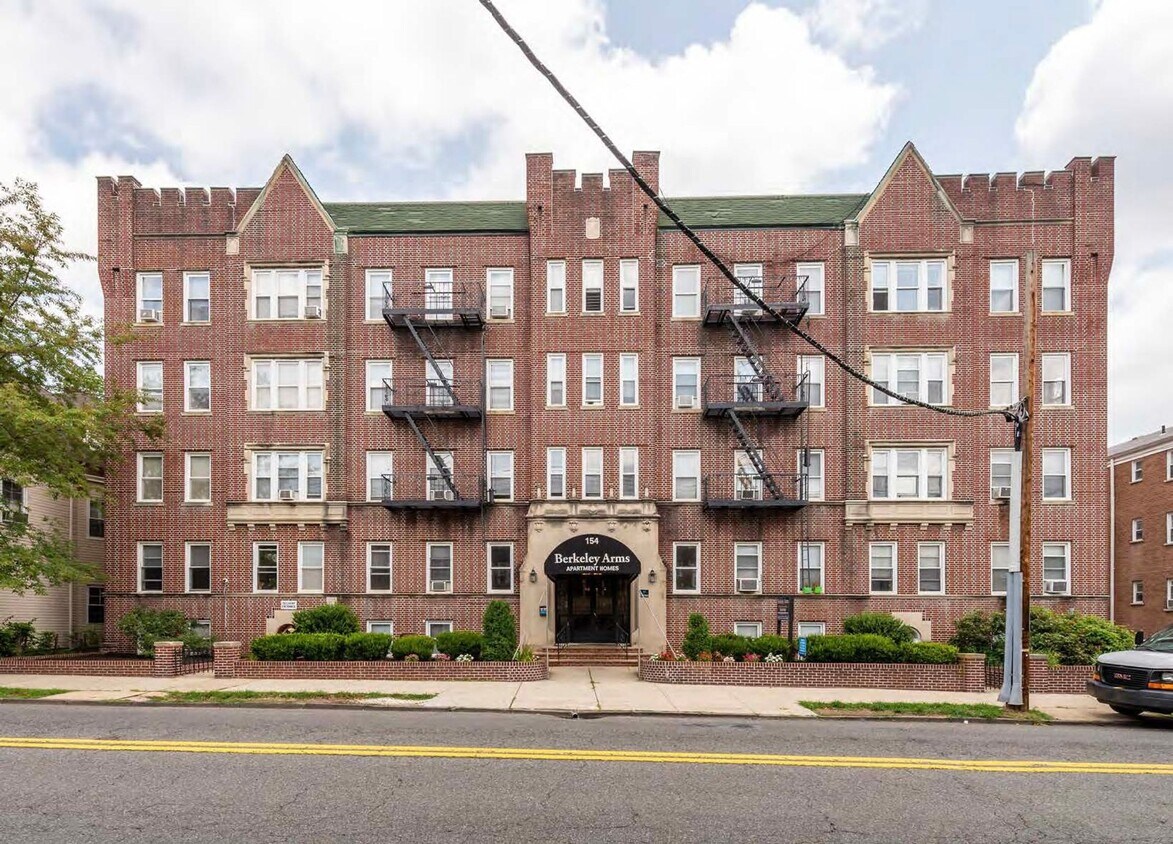 Berkeley Arms Apartment Homes Apartments Rutherford, NJ