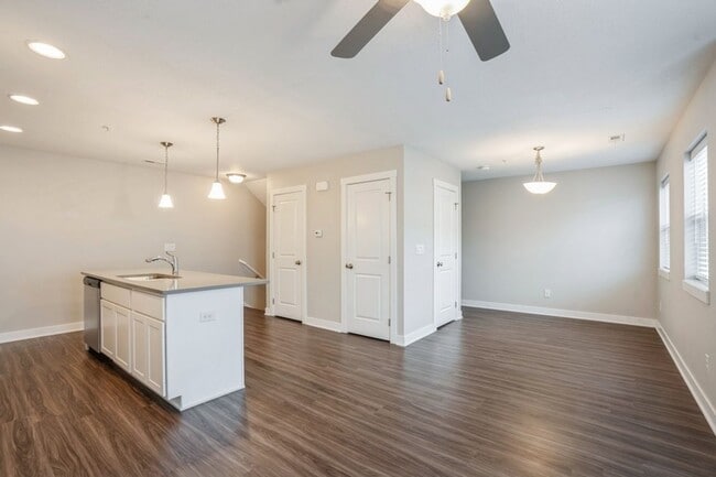 Foto del edificio - TERRIFIC LOCATION!!  2 Bedroom, 2 Bathroom Townhome in Ankeny