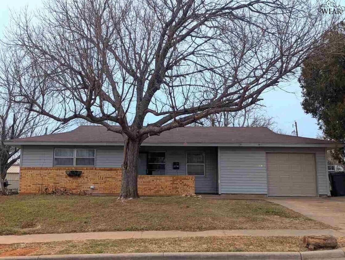 Primary Photo - 2716 Broadmoor Pl