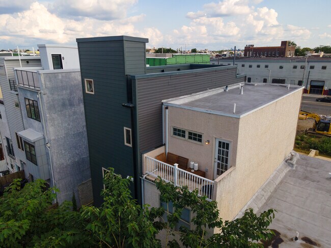 Building Photo - 2231 League St