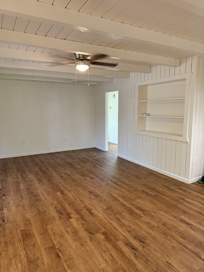 Building Photo - 184 E Vista Del Cerro Dr