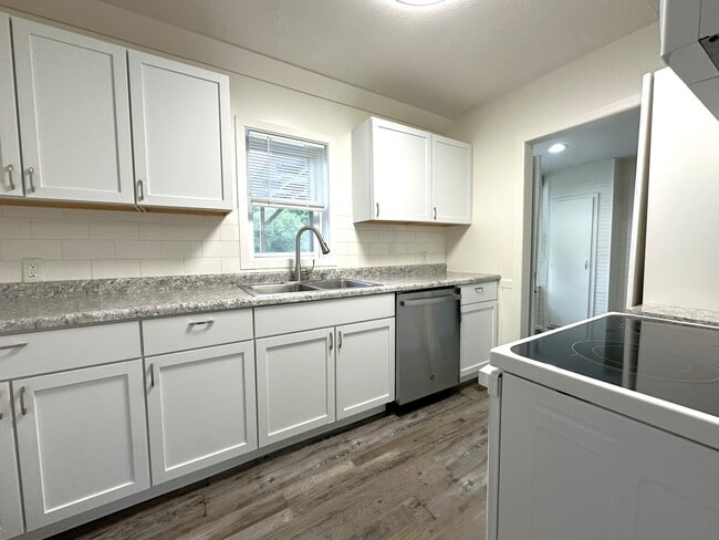 Building Photo - 1402 1st St