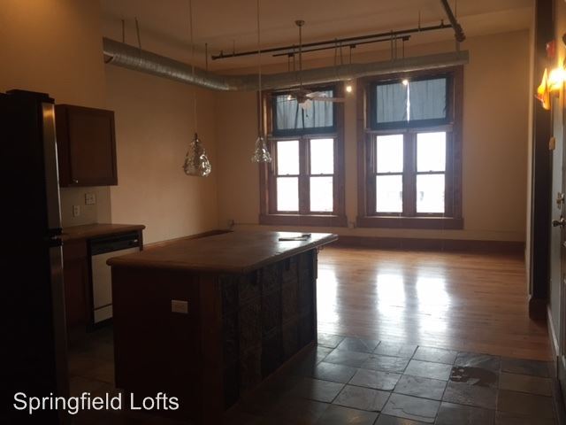 Foto principal - 218 E Walnut St
