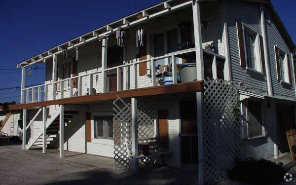 Building Photo - 935 Alta Vista Dr