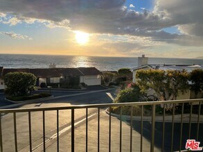 Building Photo - 6798 Shearwater Ln