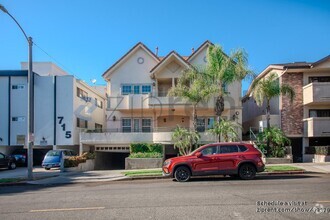 Building Photo - 719 E Providencia Ave