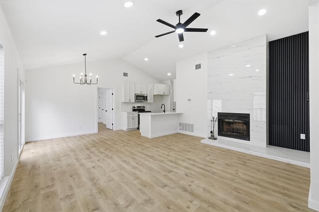 Foto del edificio - 982 Mapleleaf Ln