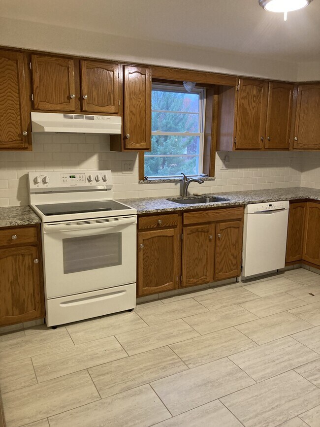 Building Photo - 30 Mansfield Dr